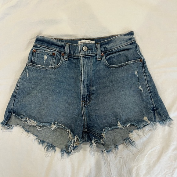 Abercrombie & Fitch Pants - A&F Curve Love Mom Short High Rise